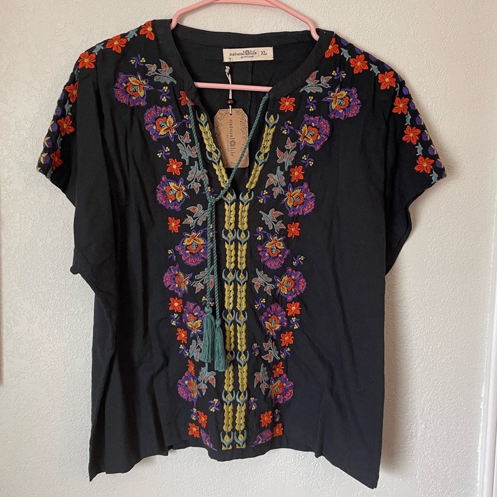 NWT Natural Life linen embroidered top. Size XL